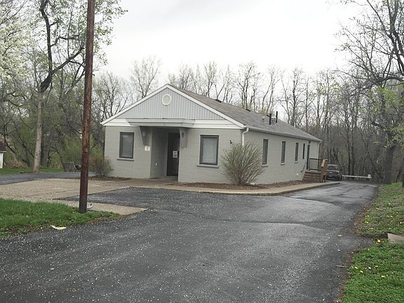 2nd image of 401 E Nodaway