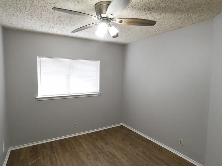 3231 Tree Grove Dr — Photo 16