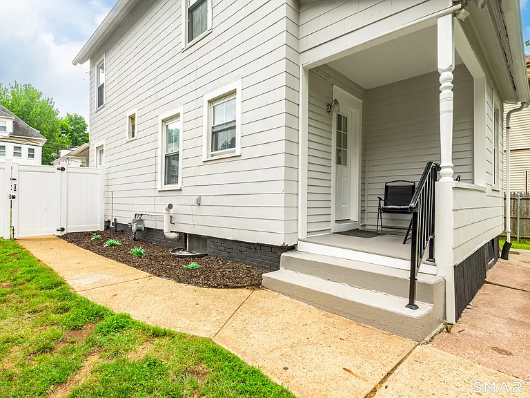 165 Oak St — Photo 35