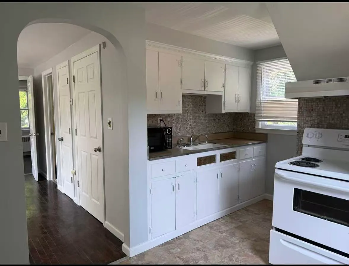 Waywood Pl, Huntington Station — Photo 2