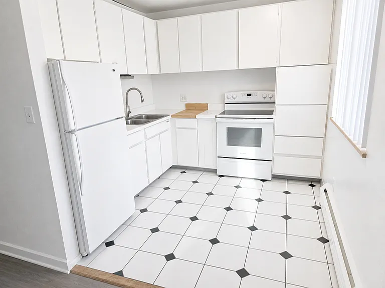 4720 E 8th Ave — Photo 5