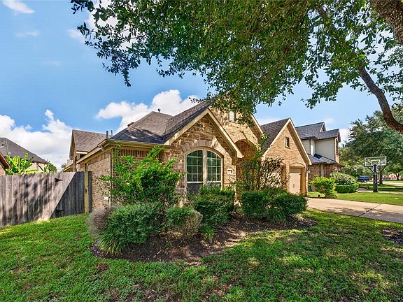 3rd image of 6302 Falling Briar Ln