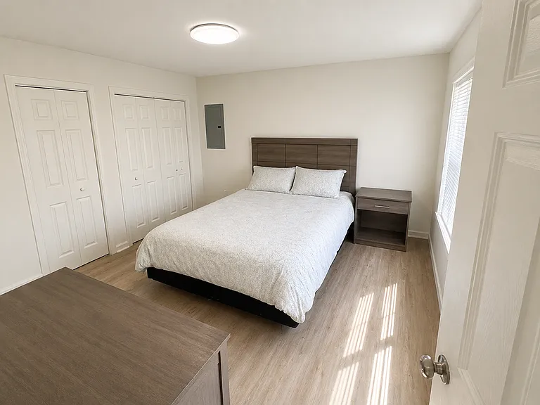 345 N Pleasant St #6 — Photo 2