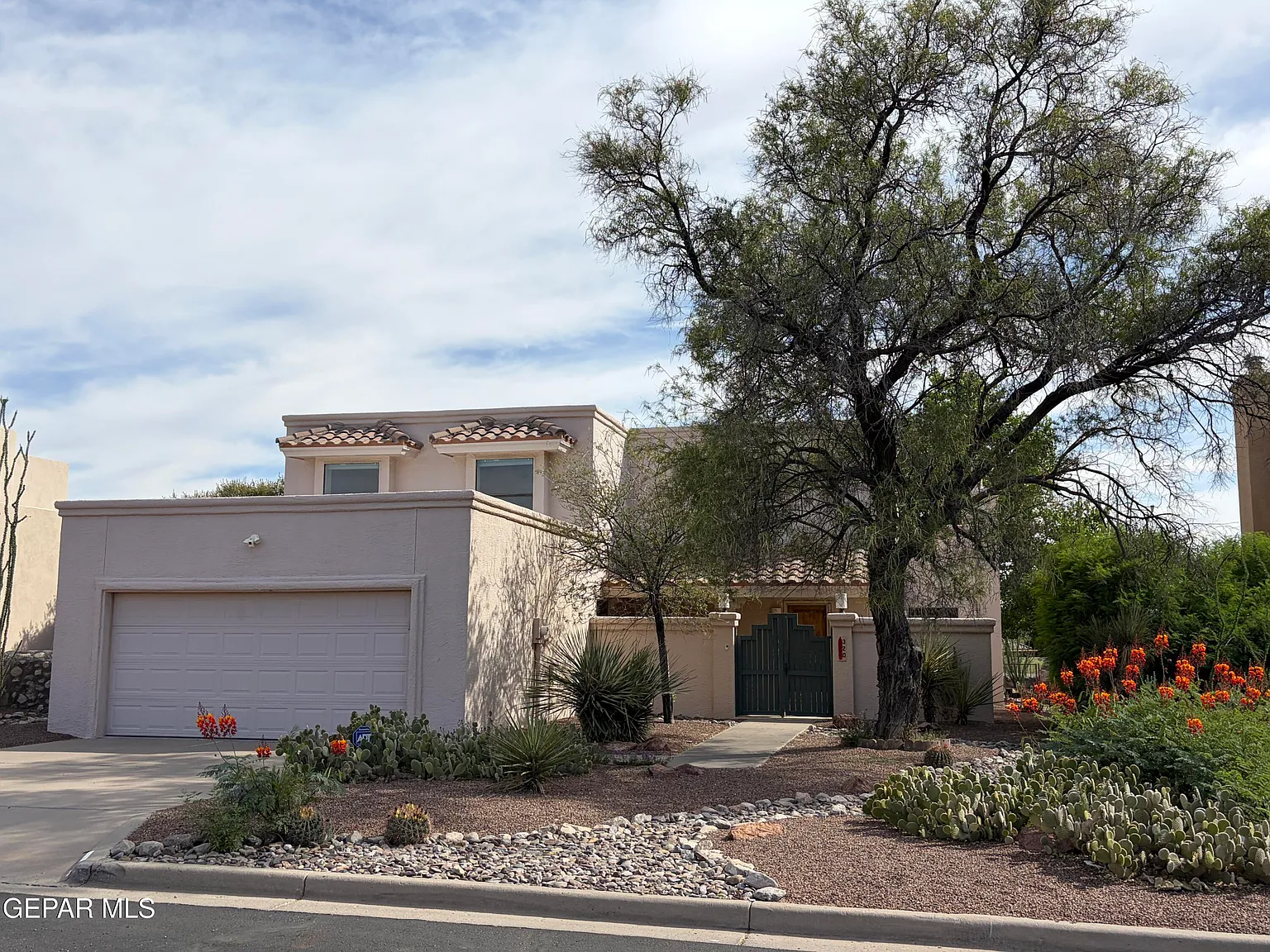 3 bed, 3.5 bath, 2418 sqft, $2,350 — Photo 2