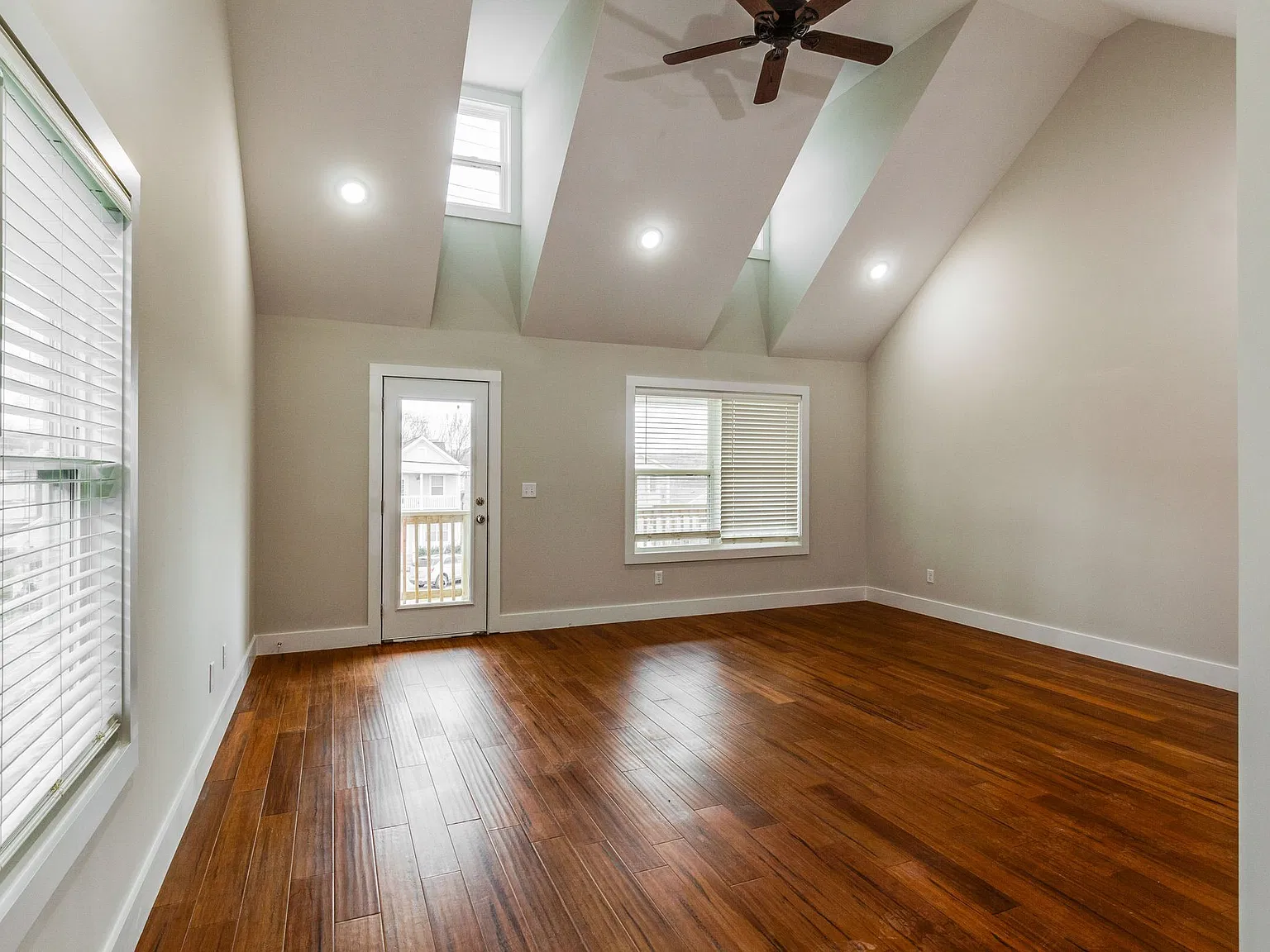 4 bed, 3.5 bath, 2350 sqft, $3,750 — Photo 4