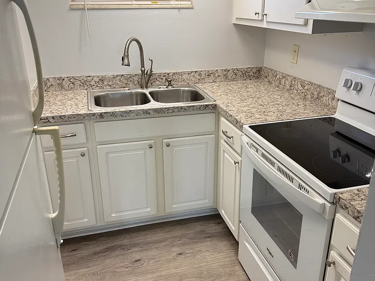 1014 E South St #3 — Photo 4