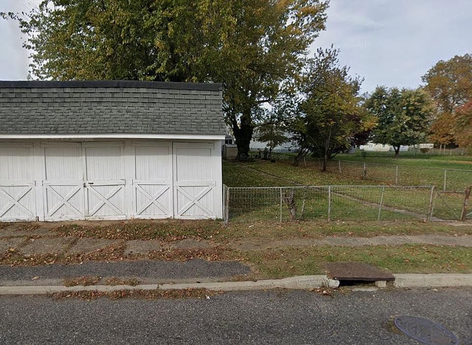 2nd image of 625 Columbus Rd