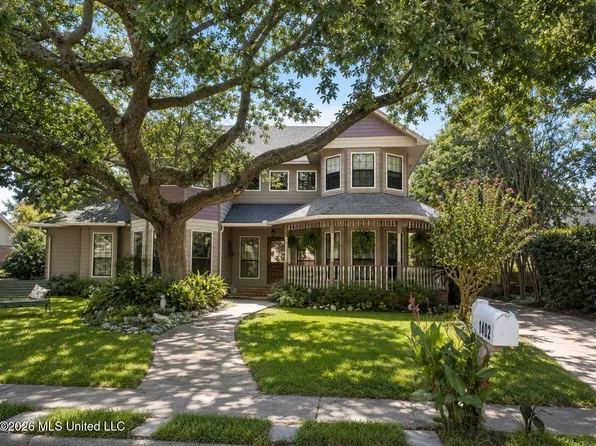 1402 Abbeyville St, Pascagoula, MS 39581