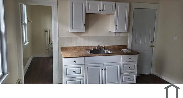 573 Hollister Ave — Photo 5