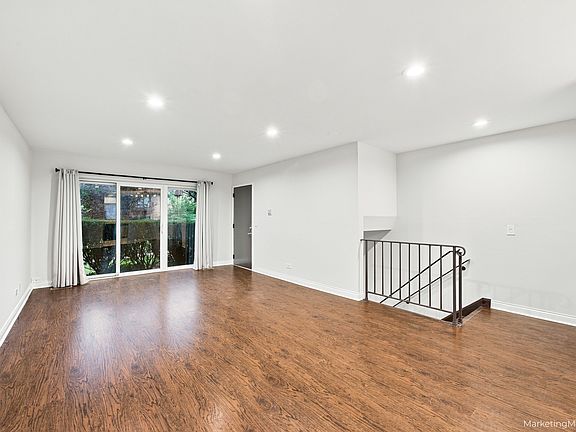 3rd image of 400 E Kensington Rd APT B