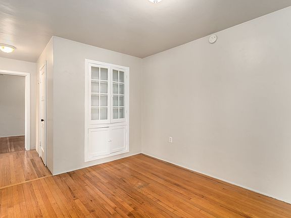 3rd image of 739 Santa Clara Ave #B