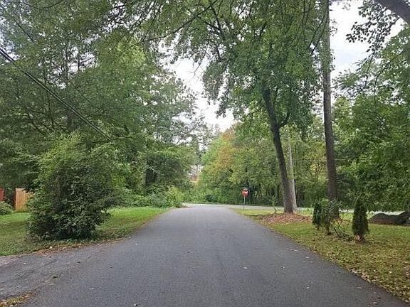 5th image of 200 Oakridge Dr