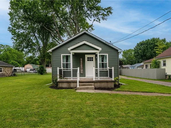 365 Oakdale Dr, North Tonawanda, NY 14120