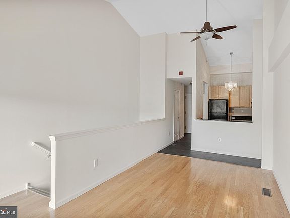5th image of 2 Leverington Ave #Penthouse 11