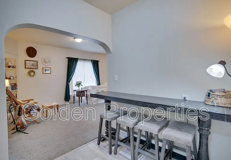 944 N 7th St — Photo 8