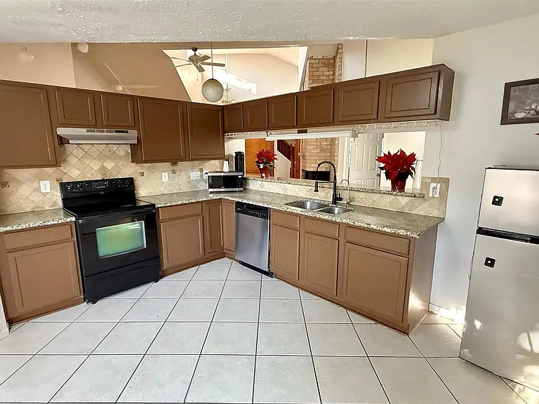 13034 Birch Grove Dr — Photo 6