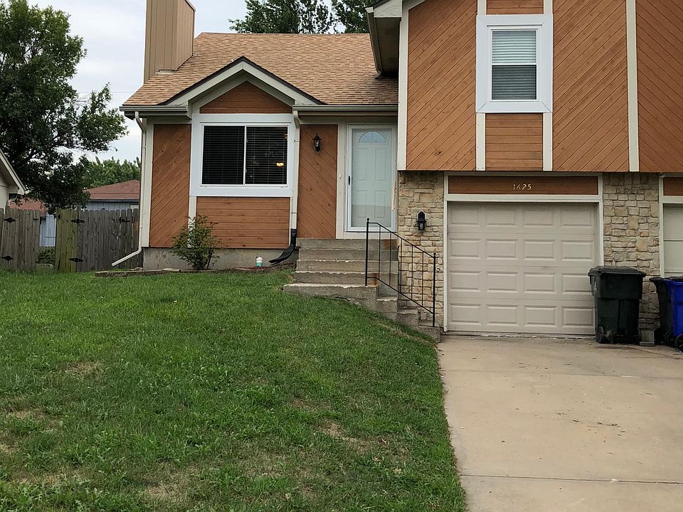 Almost 2000 sq ft of living!