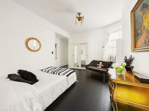 4th image of 504 W 111th St APT 35