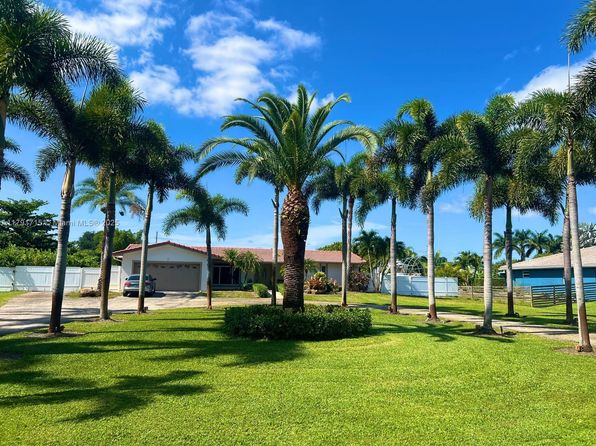 14051 SW 15th Ct, Davie, FL 33325