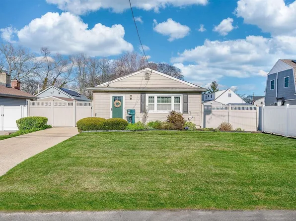 220 Meucci Avenue, Copiague, NY 11726