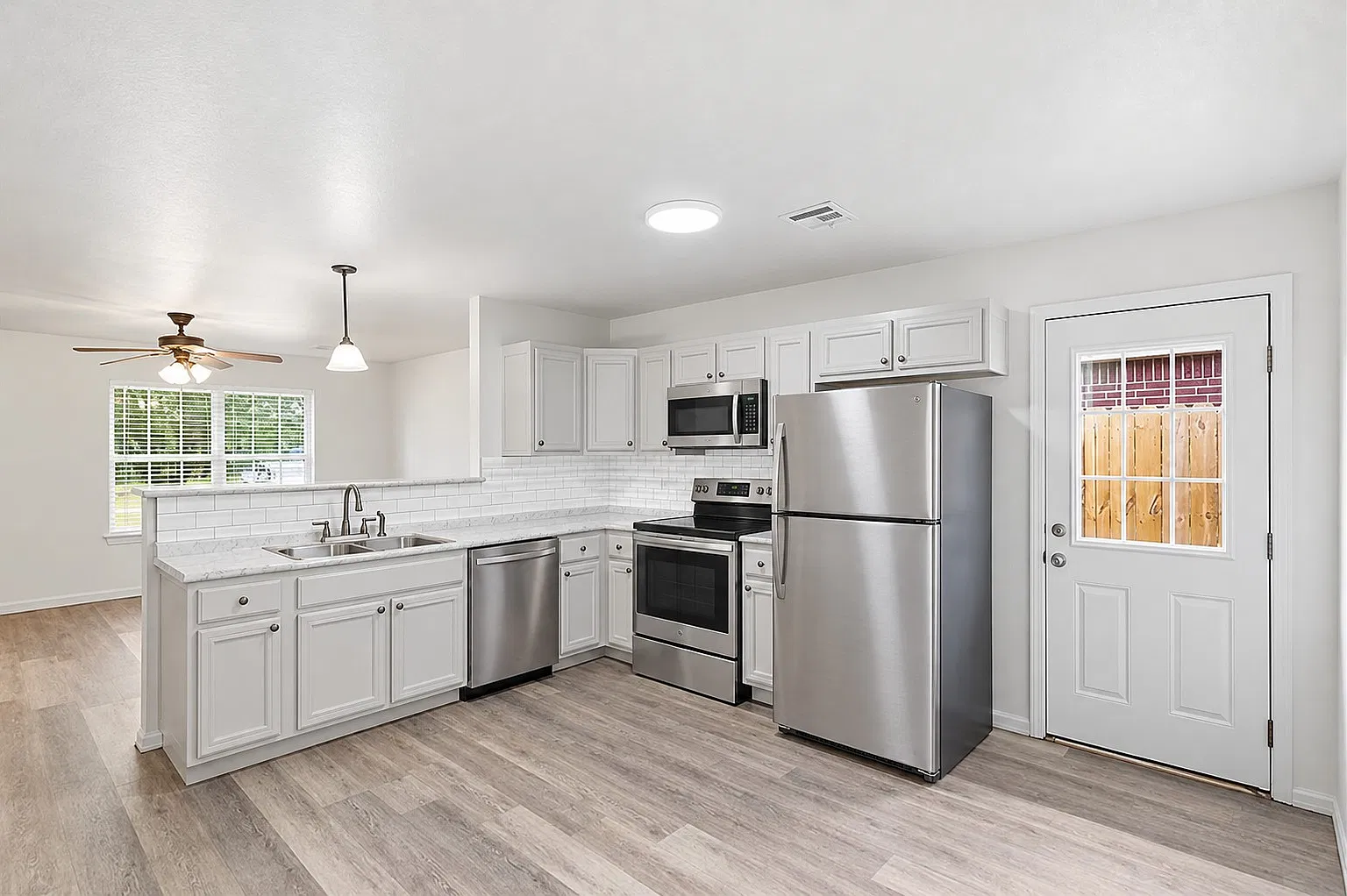 3 bed, 1174 sqft, $1,800 — Photo 3