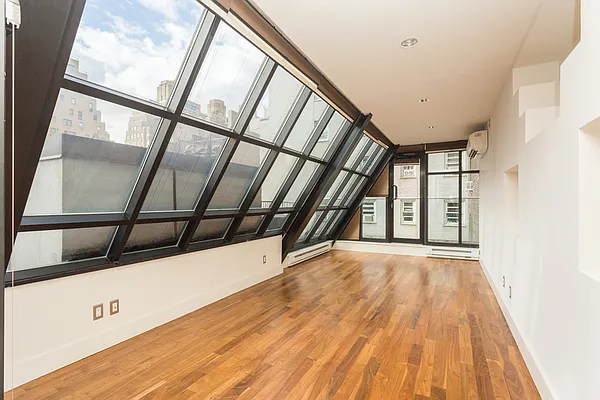 Rented by SERHANT. | media 6