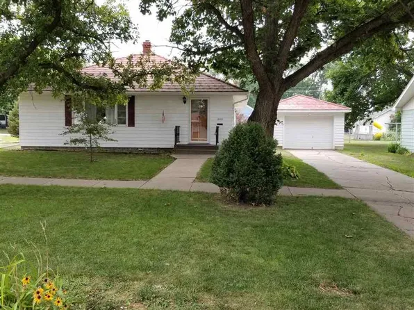 209 W 3rd St, Wahoo, NE 68066