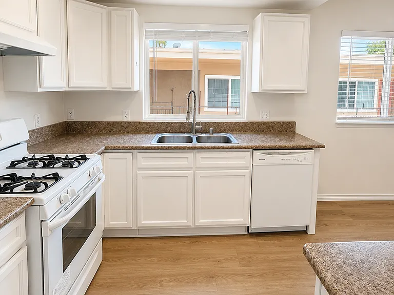 7327 Milwood Ave #101 — Photo 7