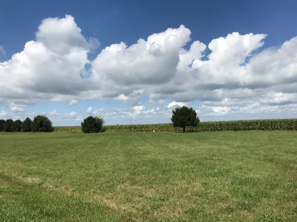 100 W Ririe Pl, Flanagan, IL 61740