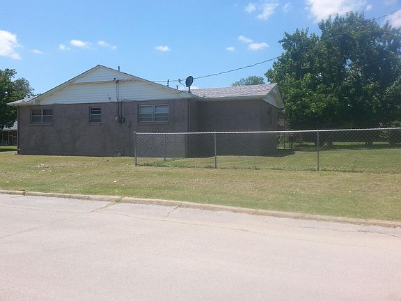 2nd image of 221 Campbell St
