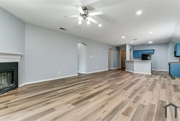 815 Creekside Dr — Photo 5