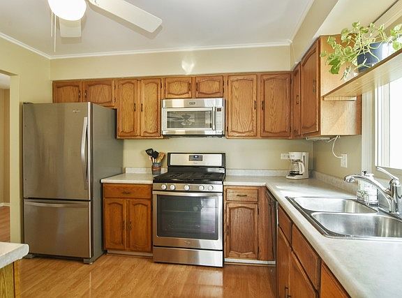 3rd image of 377 E Forest Knoll Dr