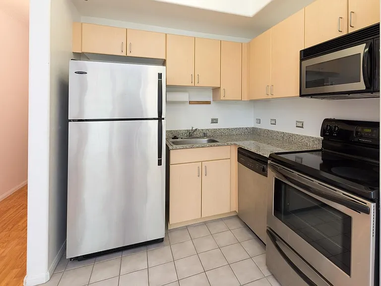 1643 6th Ave #106 — Photo 9