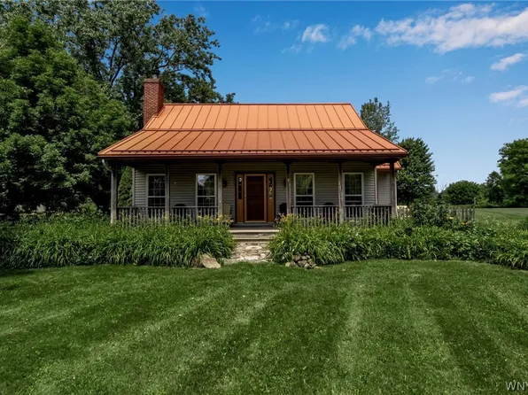 11930 Clarence Center Rd, Akron, NY 14001