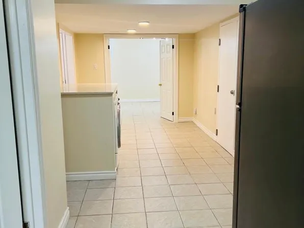 276 Vansickle Rd #Basement, Saint Catharines, ON L2S 2T1