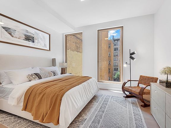 4th image of 212 W 93rd St #7B