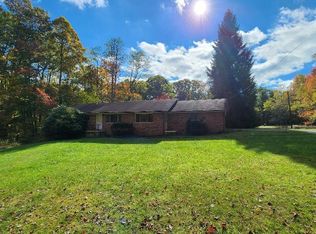 161 Somerset Ln, Beaver, WV 25813