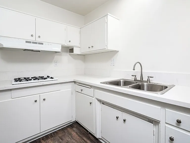322 W Burchett St — Photo 14