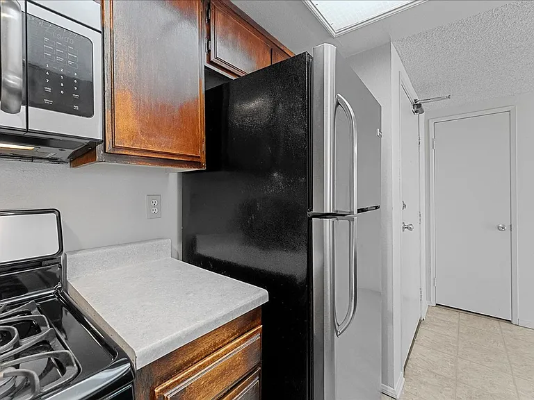 2433 Barry Ave #107 — Photo 6