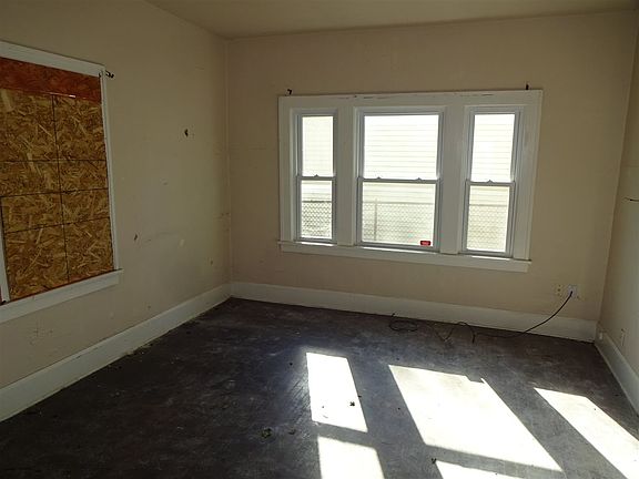 5th image of 815 Hovey Ave