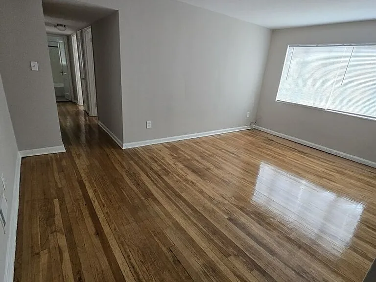 405 Division Ave NE — Photo 4