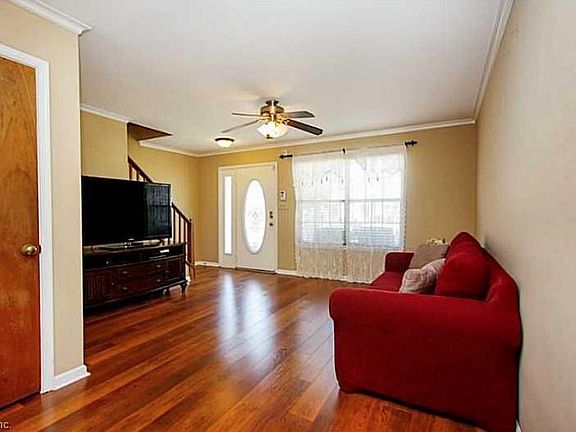 3rd image of 110 Heather Way