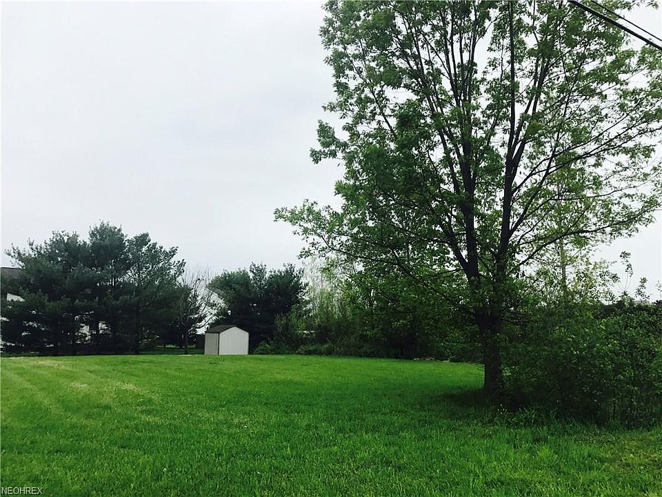 2nd image of 200 W Greenwich Rd