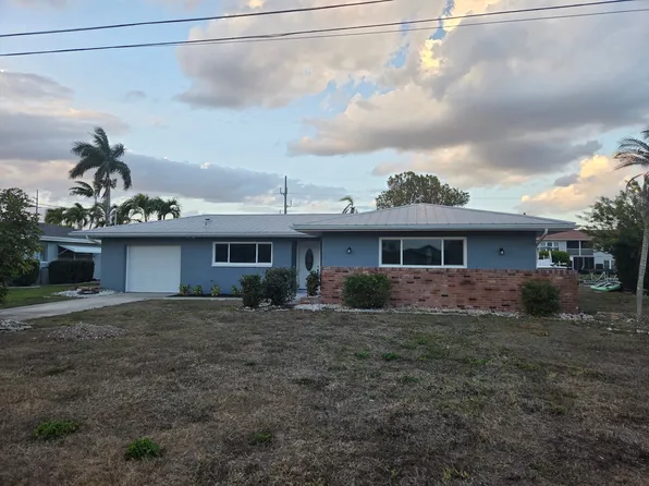 215 Santa Monica Ct, Cape Coral, FL 33904