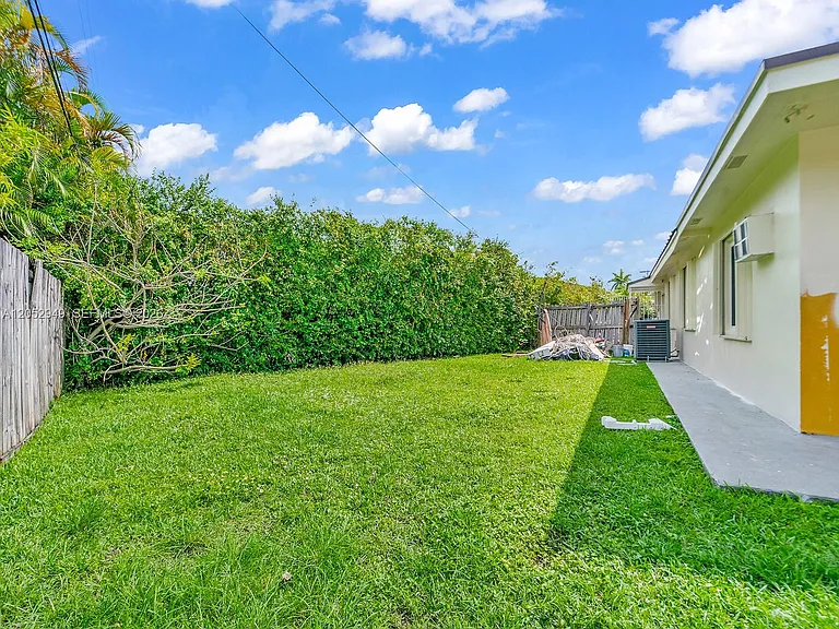 1430 SW 102nd Ct — Photo 31