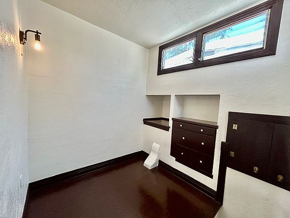 5th image of 2122 Vista Del Mar Ave #33