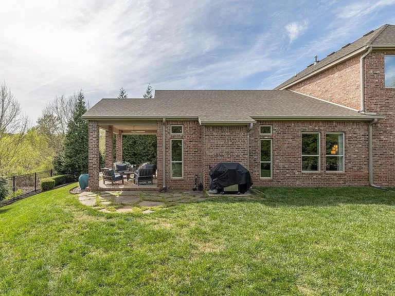 1235 E Adelaide Ln — Photo 29