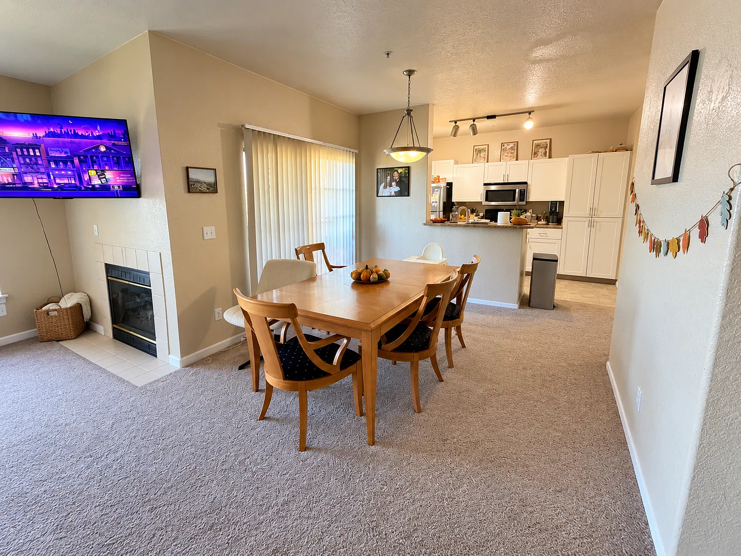 2 bed, 1075 sqft, $1,985 — Photo 2