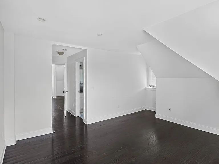 682 Prospect St — Photo 11