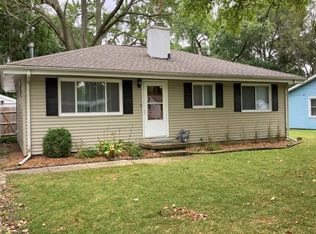 1807 Meadow Dr, Champaign, IL 61821